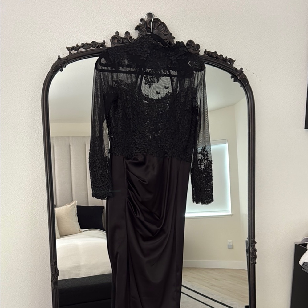 Elegant Black Lace Evening Gown